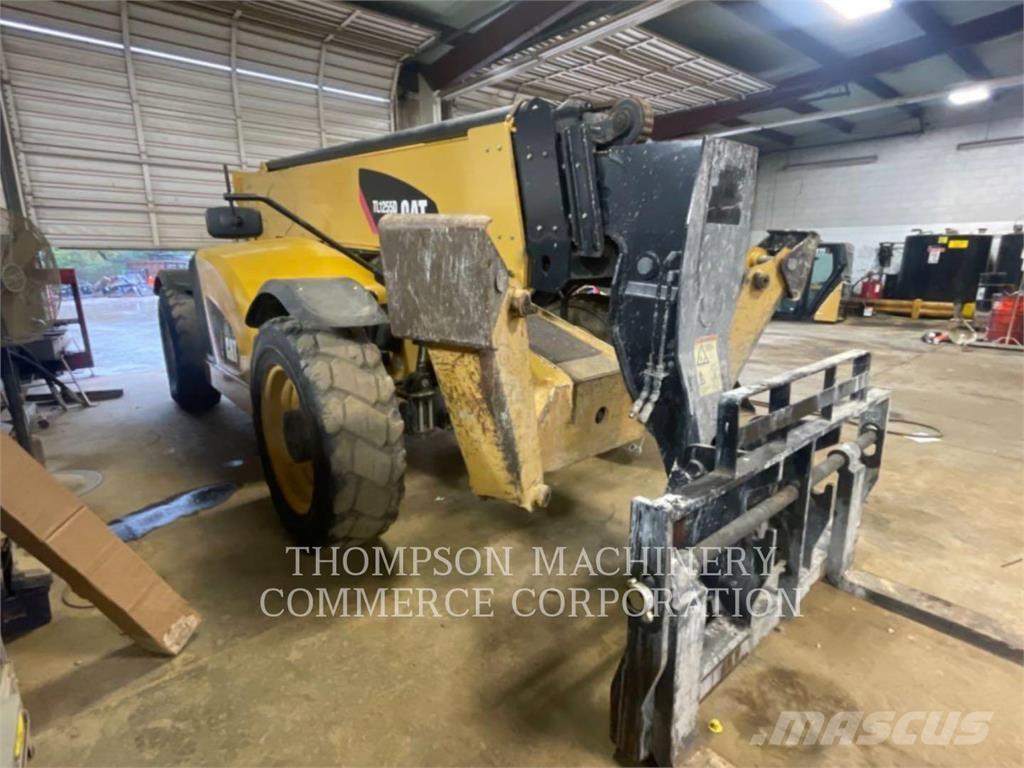 CAT TL1255D Chariot télescopique