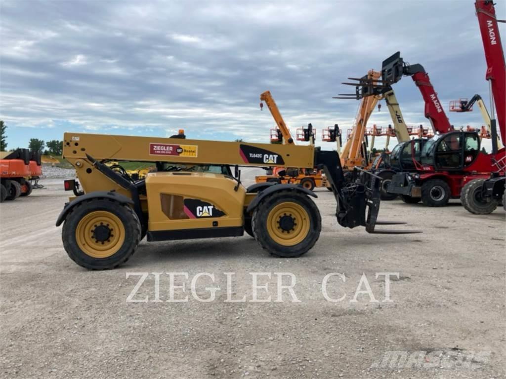 CAT TL642C Chariot télescopique