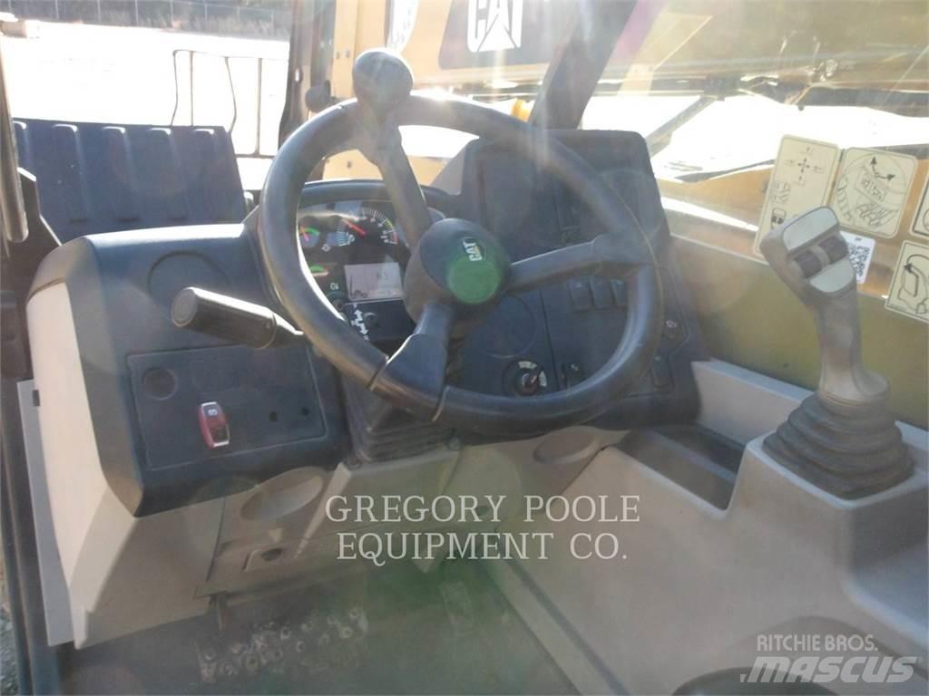 CAT TL642D Chariot télescopique