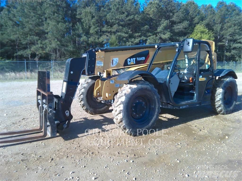 CAT TL642D Chariot télescopique