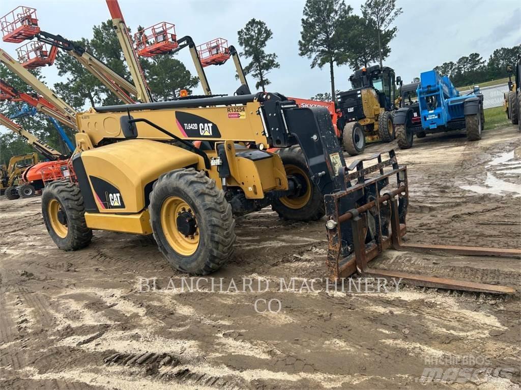 CAT TL642D Chariot télescopique