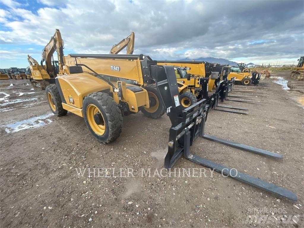 CAT TL943 CB Chariot télescopique