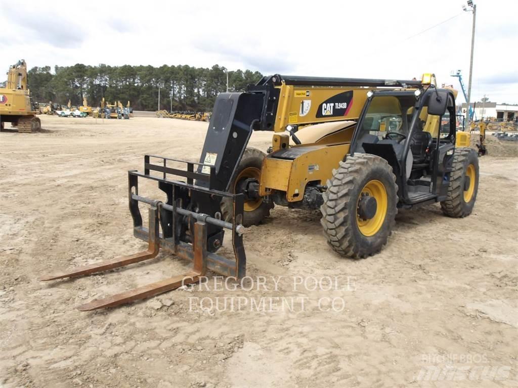 CAT TL943D Chariot télescopique