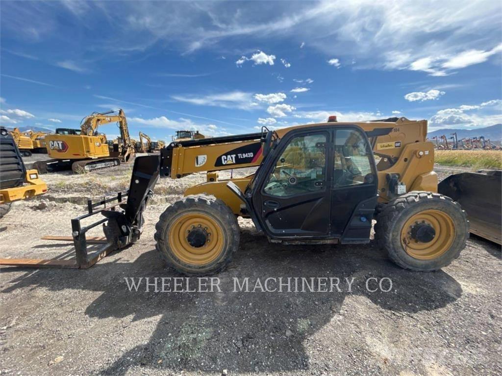 CAT TL943D CB Chariot télescopique