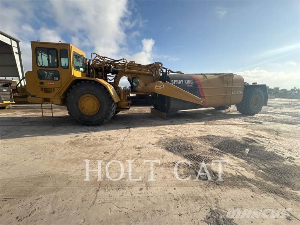 CAT W00 621G Scraper