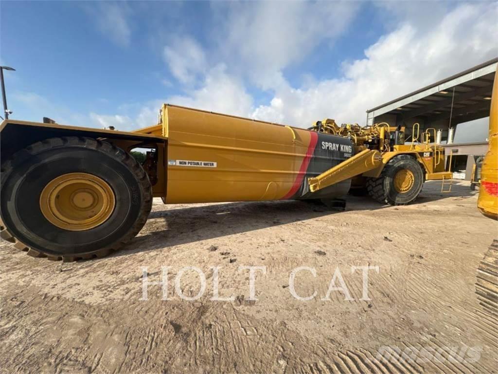 CAT W00 621G Scraper