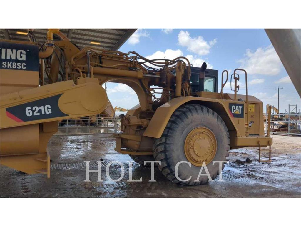 CAT W00 621G Scraper
