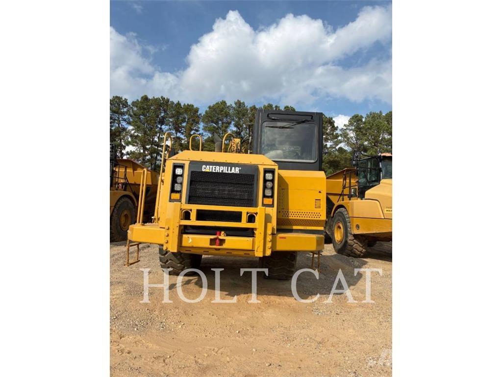 CAT W00 621G Scraper