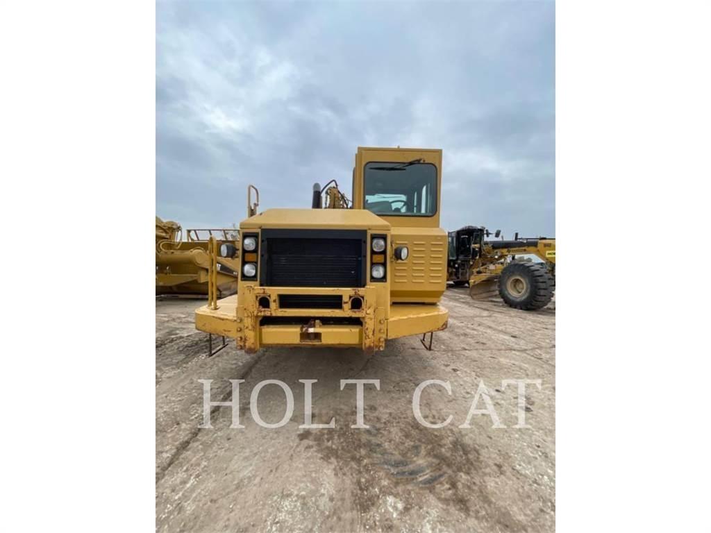 CAT W00 621G Scraper
