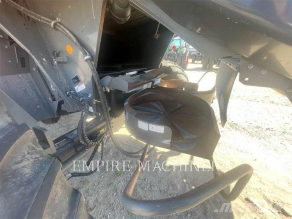 Claas LEXION 740 Autres matériels de fenaison