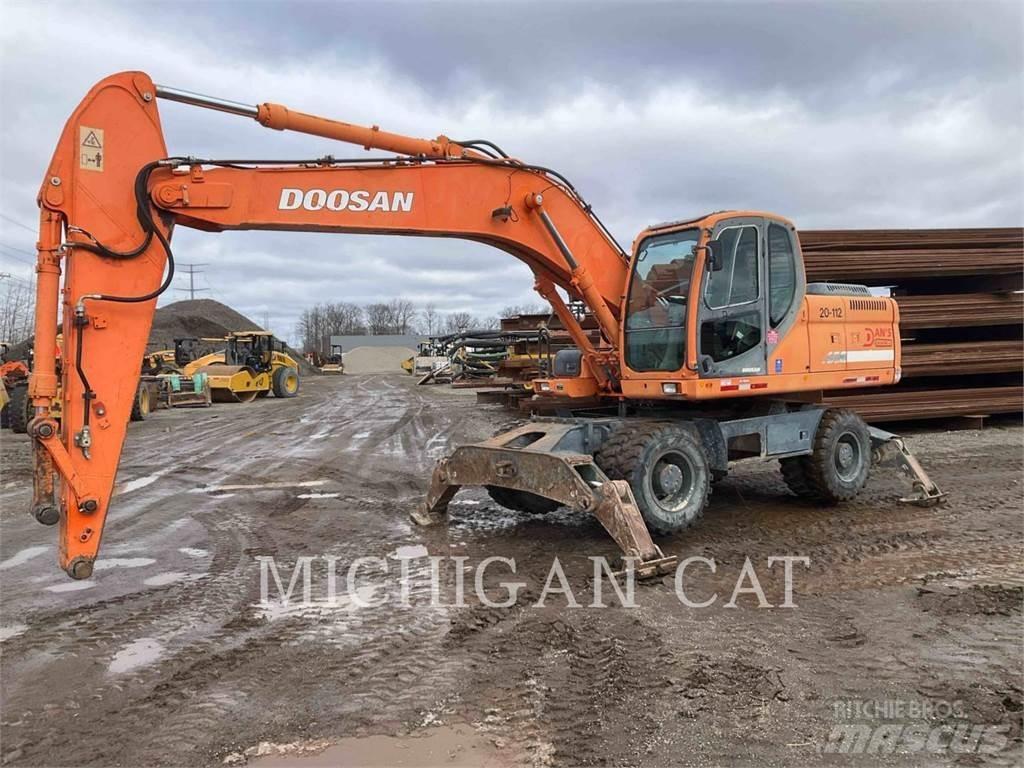 Doosan DX210W Pelle sur pneus