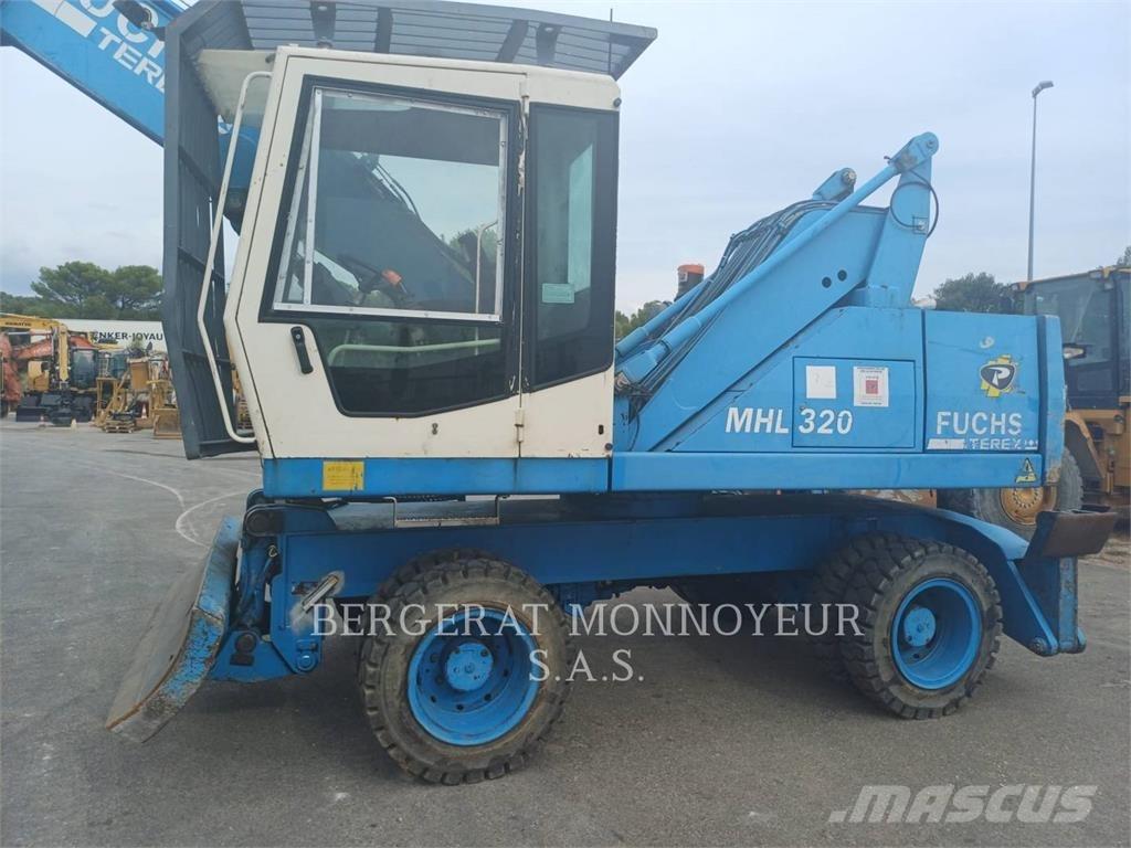 Fuchs MHL320 Pelle sur pneus