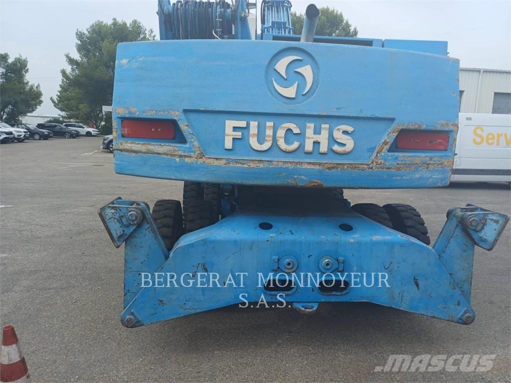 Fuchs MHL320 Pelle sur pneus