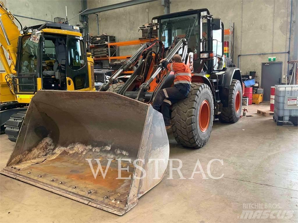 Hitachi ZW180-5B Chargeuse sur pneus