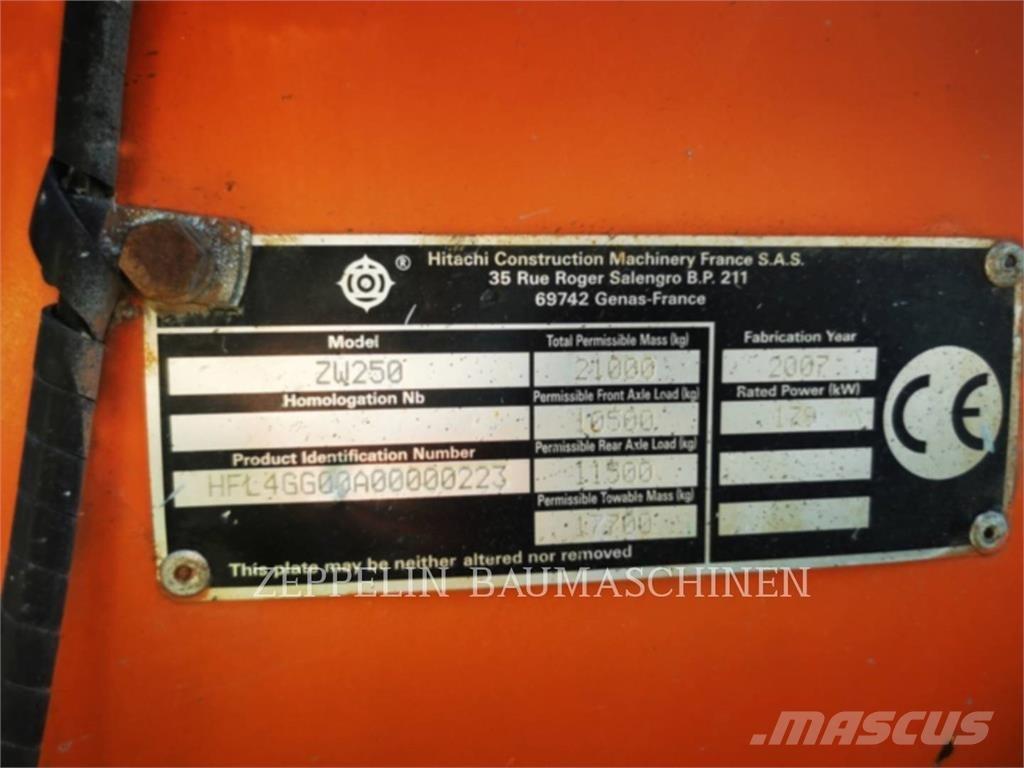 Hitachi ZW250 Chargeuse sur pneus