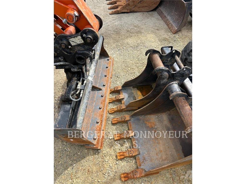Hitachi ZX26U-6 Pelle sur chenilles