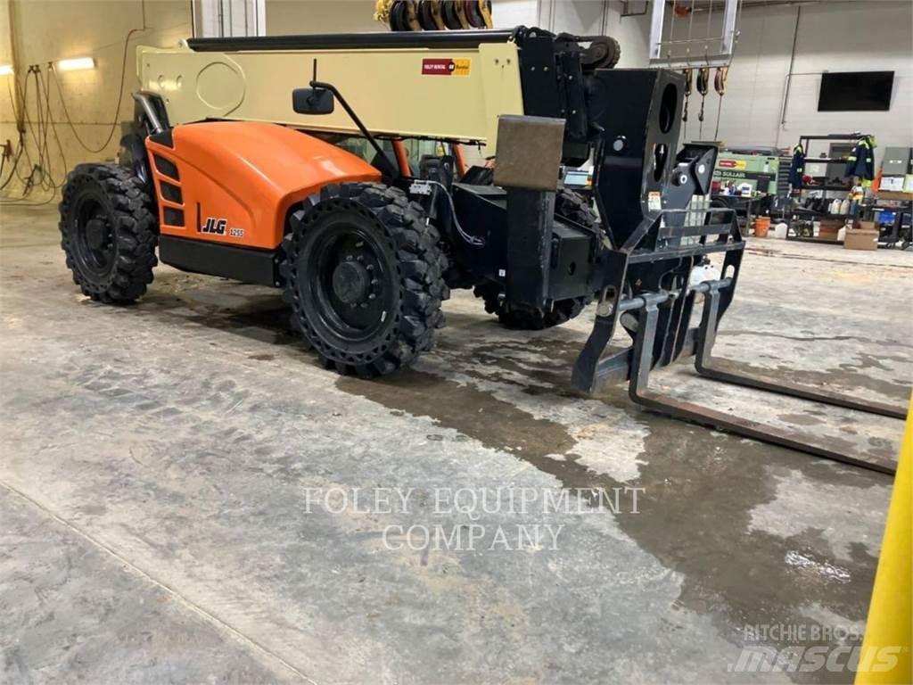 JLG 1255C Chariot télescopique