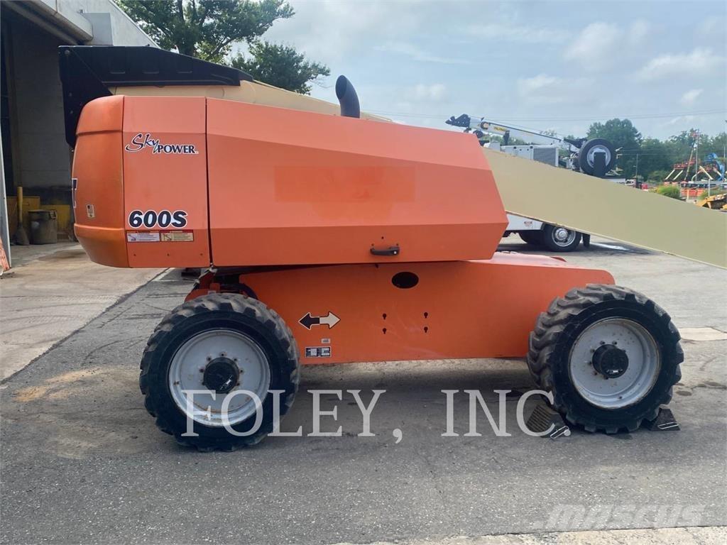 JLG 600S Nacelles articulées