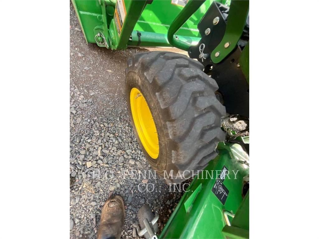 John Deere 2025R Tracteur