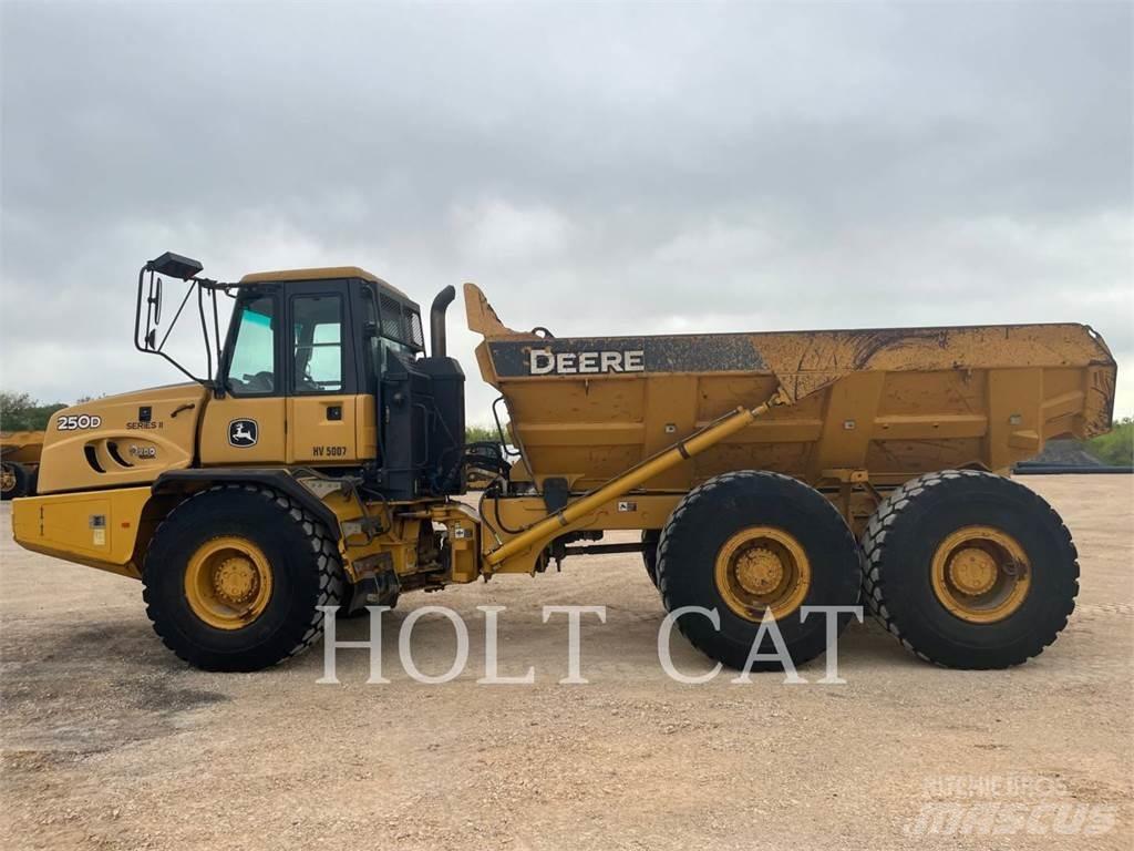 John Deere 250D Tombereau articulé