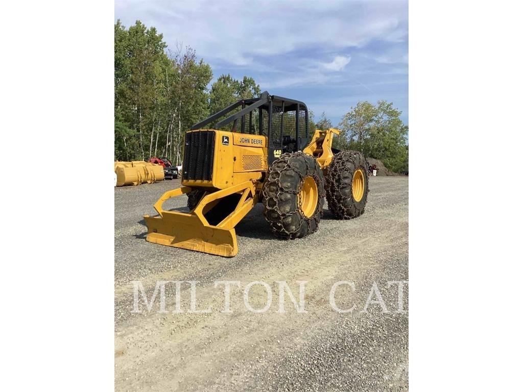 John Deere 640 Débusqueur