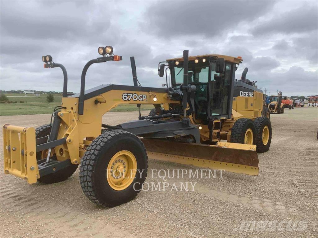 John Deere 670GP Niveleuse