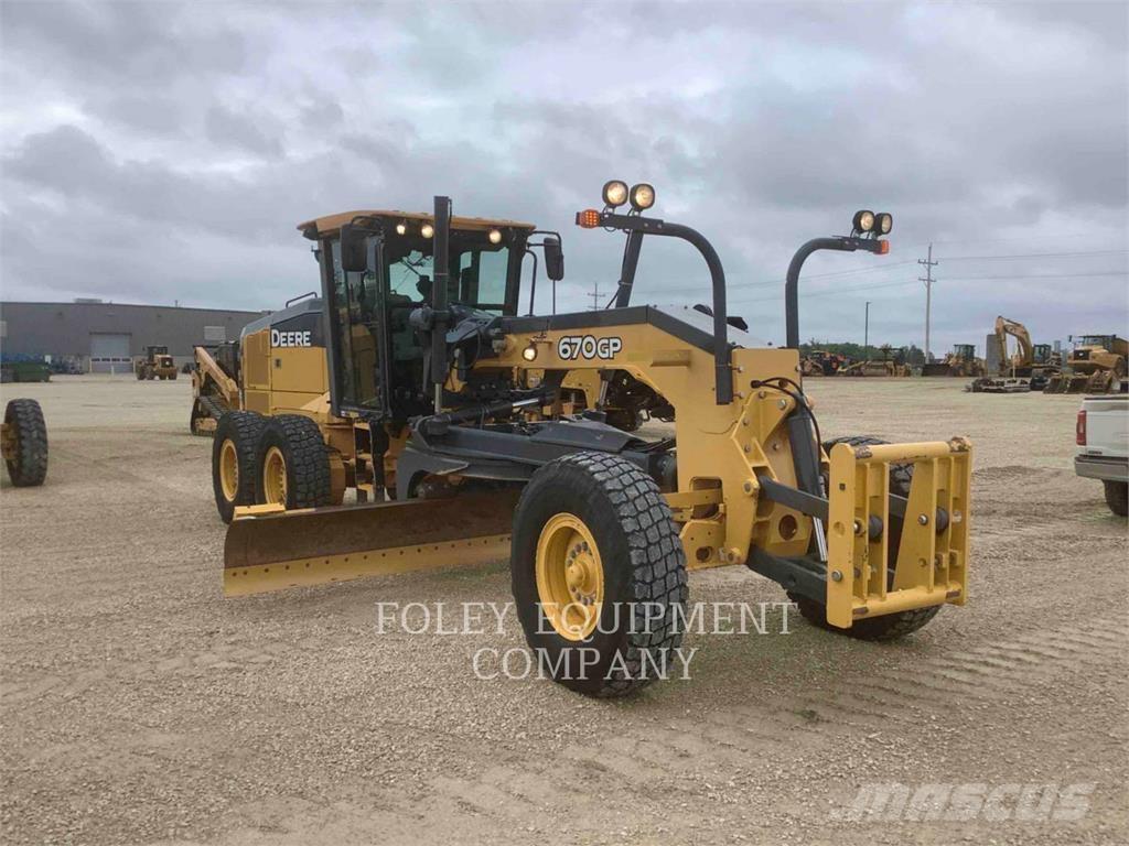 John Deere 670GP Niveleuse