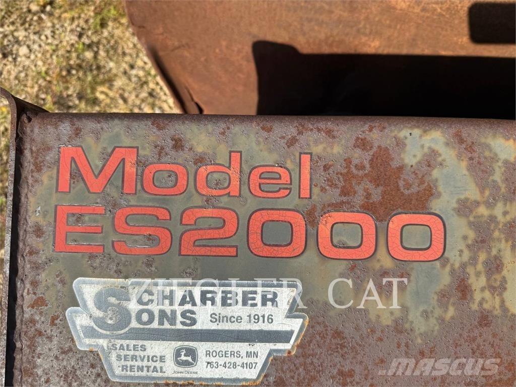 John Deere & CO. 325 Chargeuse compacte
