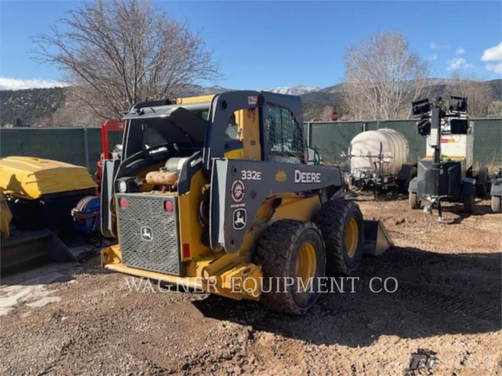 John Deere & CO. 332E Chargeuse compacte