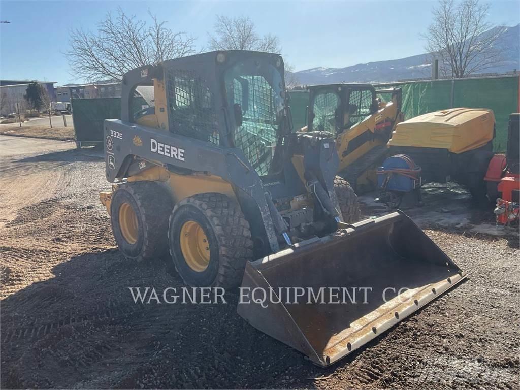 John Deere & CO. 332E Chargeuse compacte
