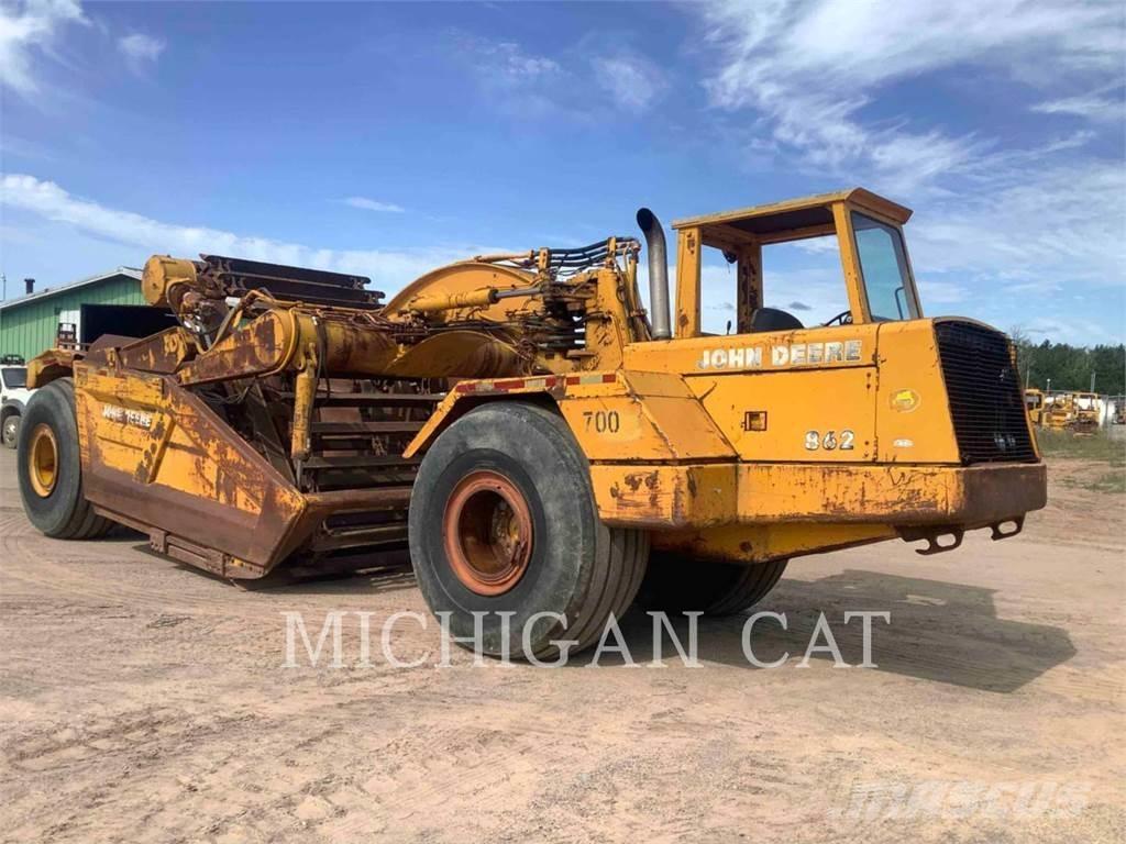John Deere & CO. 862 Scraper