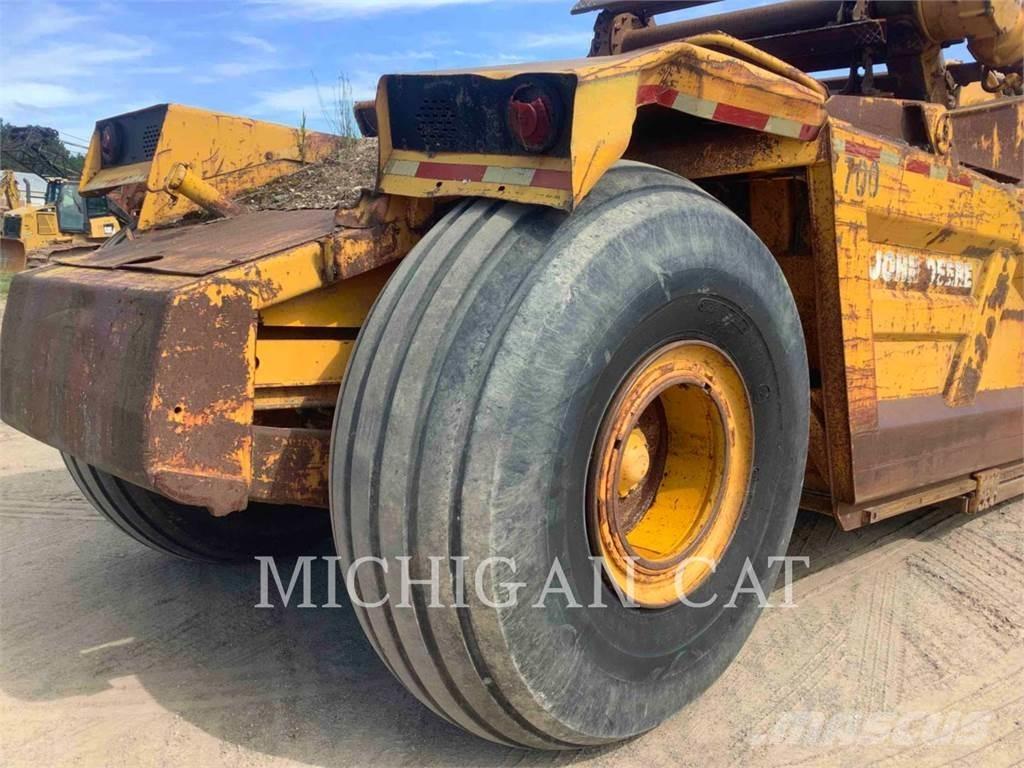 John Deere & CO. 862 Scraper