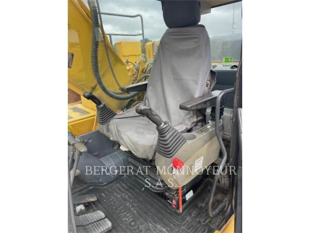 Komatsu HB215 Pelle sur chenilles
