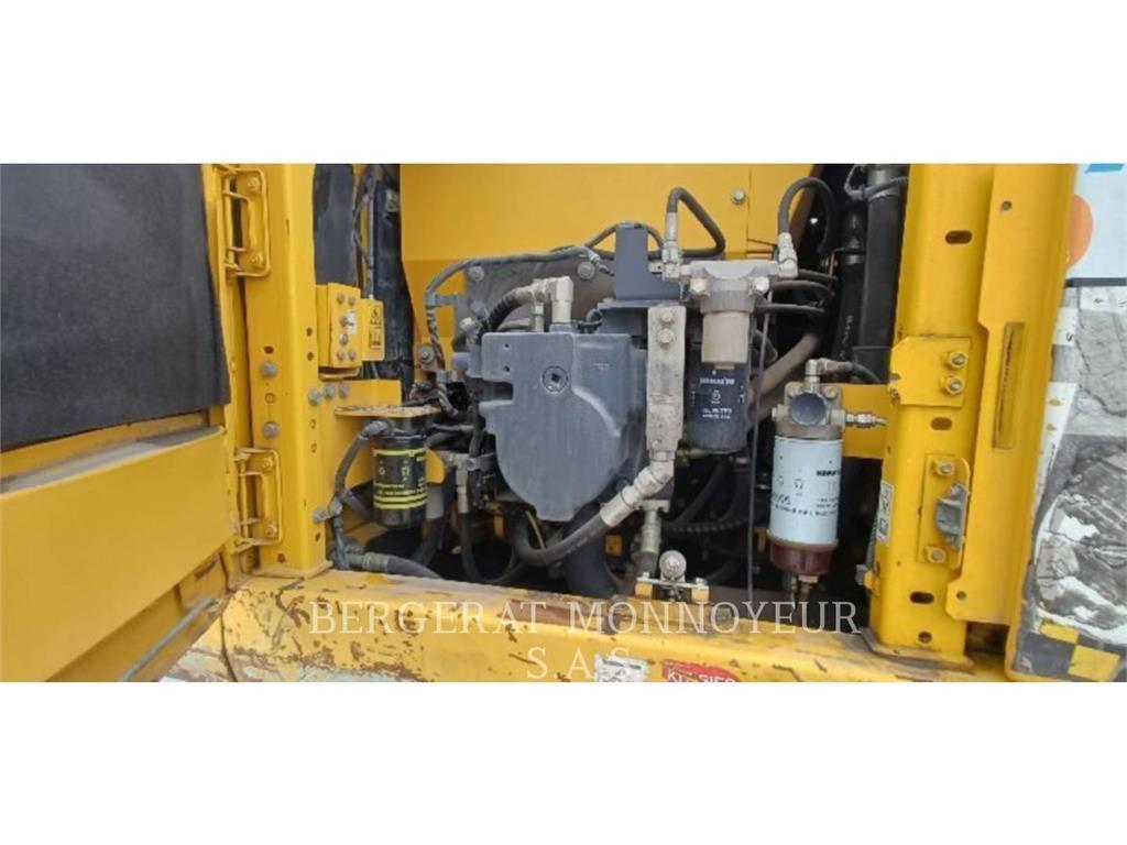 Komatsu HB215LC2 Pelle sur chenilles