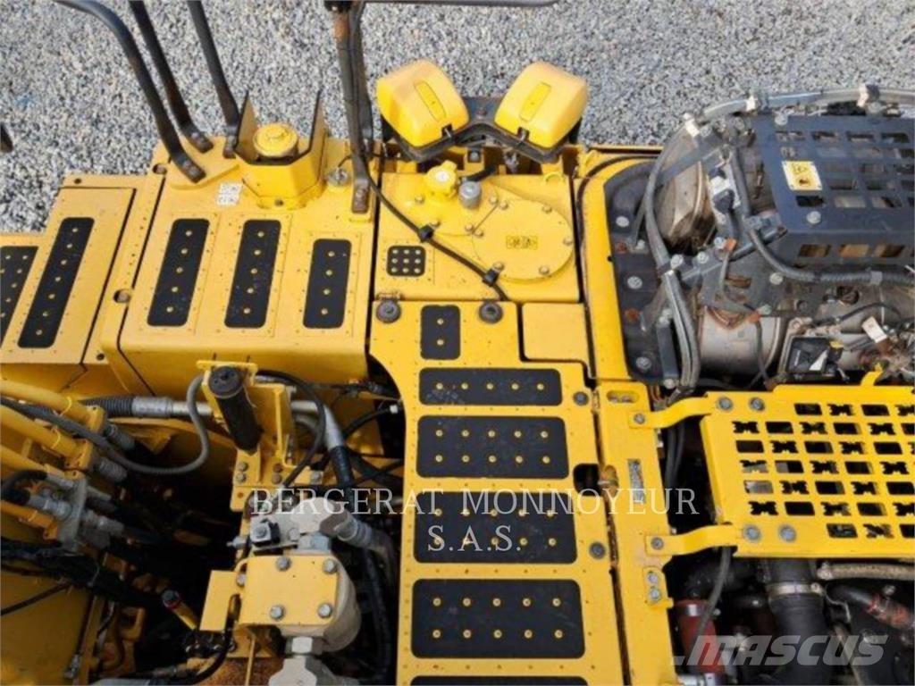 Komatsu PC240LC7 Pelle sur chenilles