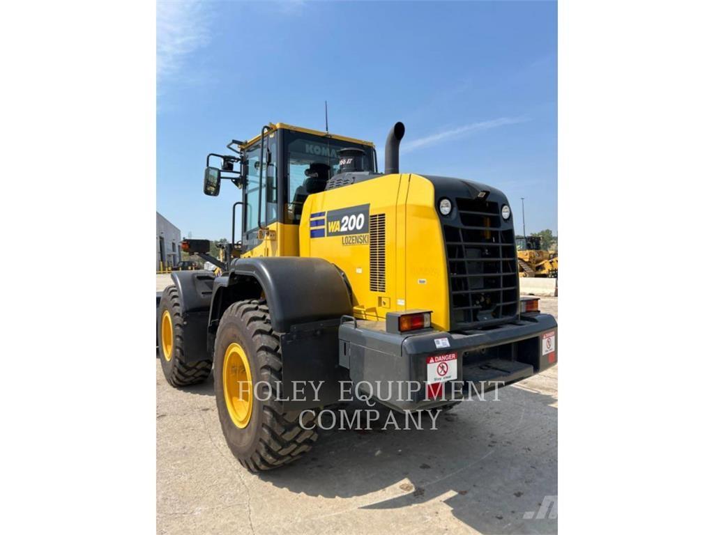 Komatsu WA200-8 Chargeuse sur pneus