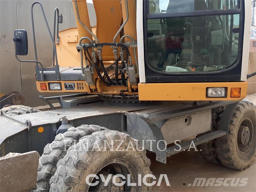 Liebherr A900 Pelle sur pneus