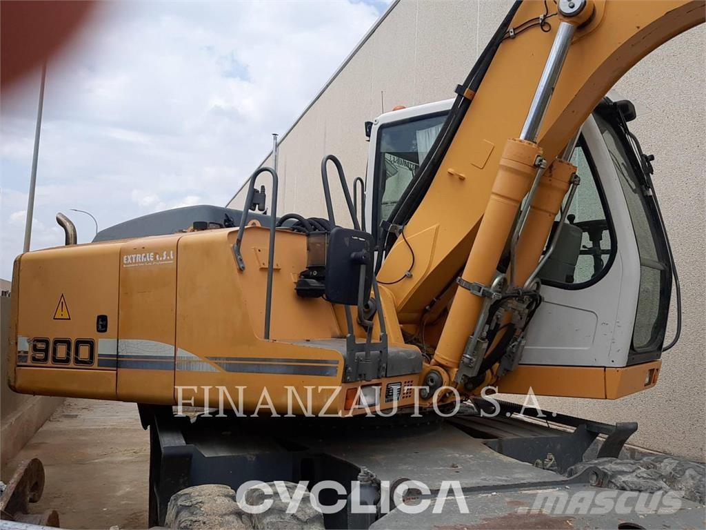 Liebherr A900 Pelle sur pneus