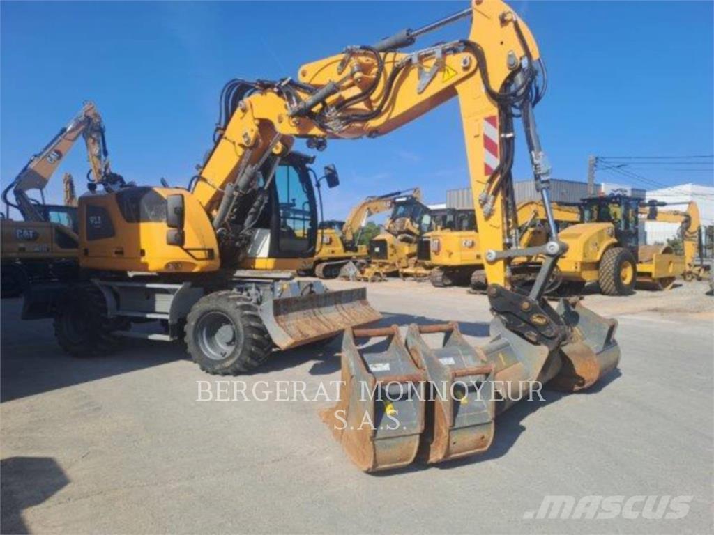 Liebherr A913 Pelle sur pneus