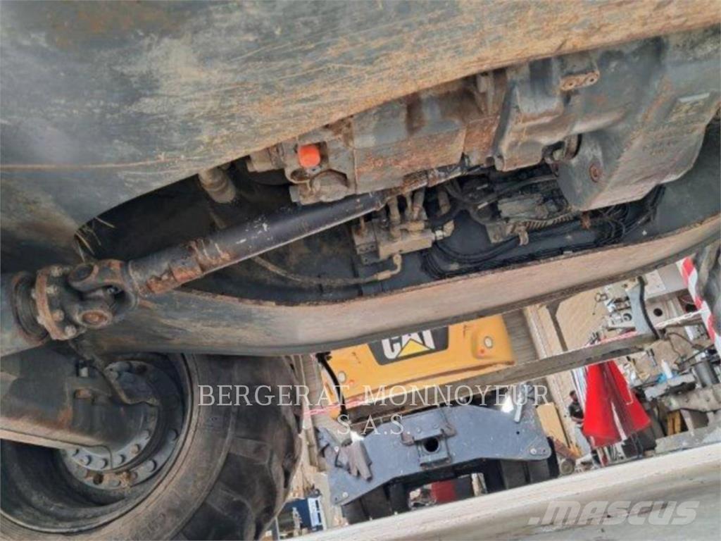 Liebherr A914 Pelle sur pneus