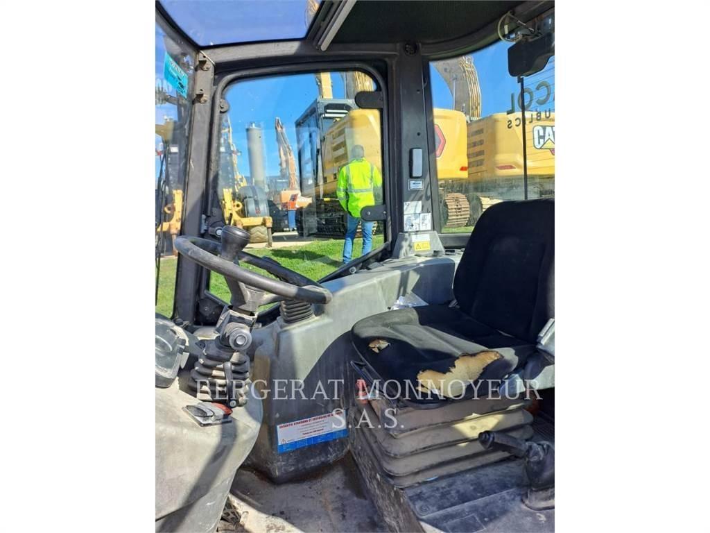 Mecalac AX1000 Pelle sur pneus