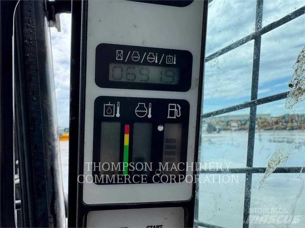 New Holland C237 Chargeuse sur chenilles