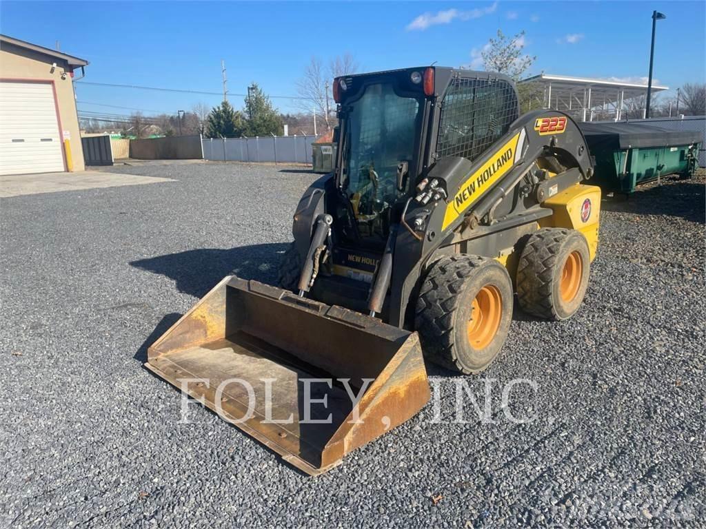 New Holland L223 Chargeuse compacte
