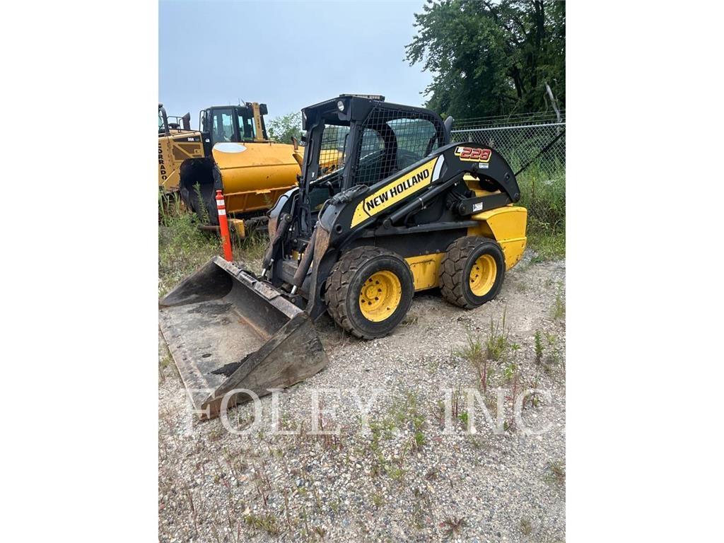 New Holland L228 Chargeuse compacte