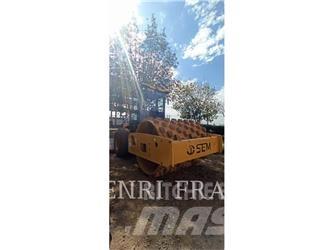 SEM MACHINERY 510 Compacteur de sol