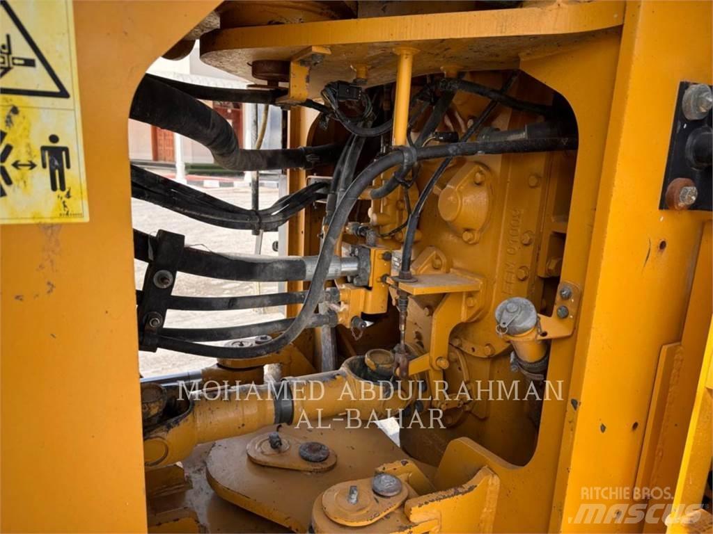 SEM MACHINERY SEM660D Chargeuse sur pneus