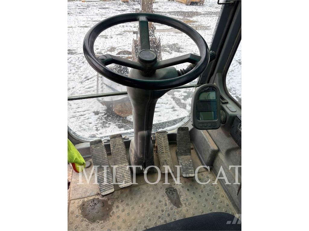 Volvo EW180B Pelle sur pneus