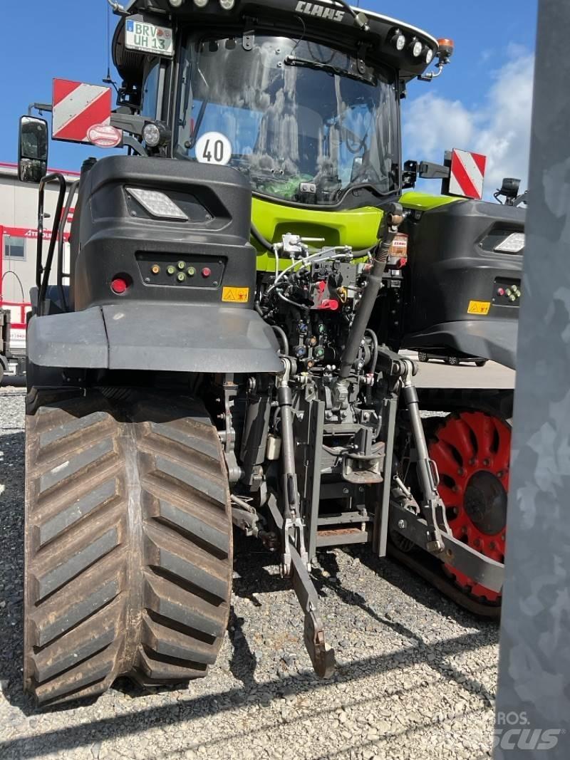 CLAAS Axion 960 TT Grue sur chenilles