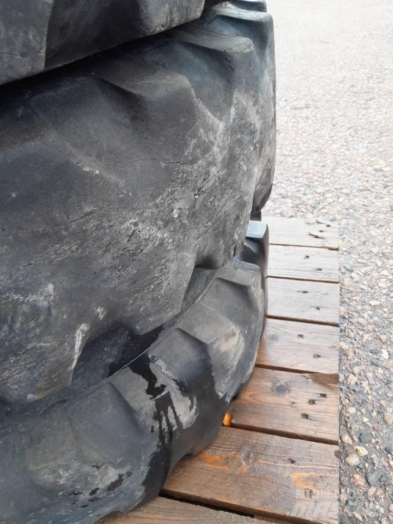 Mitas 8,25-20 Hjul Pneus, roues et jantes