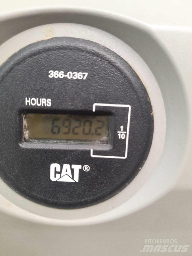 CAT 326 F Pelle sur chenilles